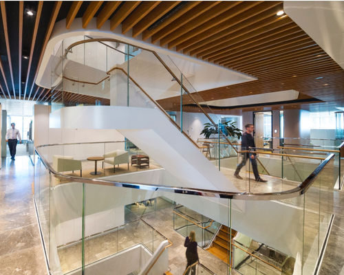 15mm Clear Toughened Curved Glass Không có khung bảng cantilever được ghép vào kênh sàn